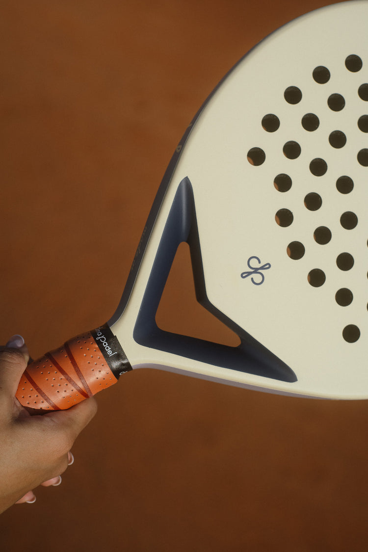 Clima racket face and sweet spot