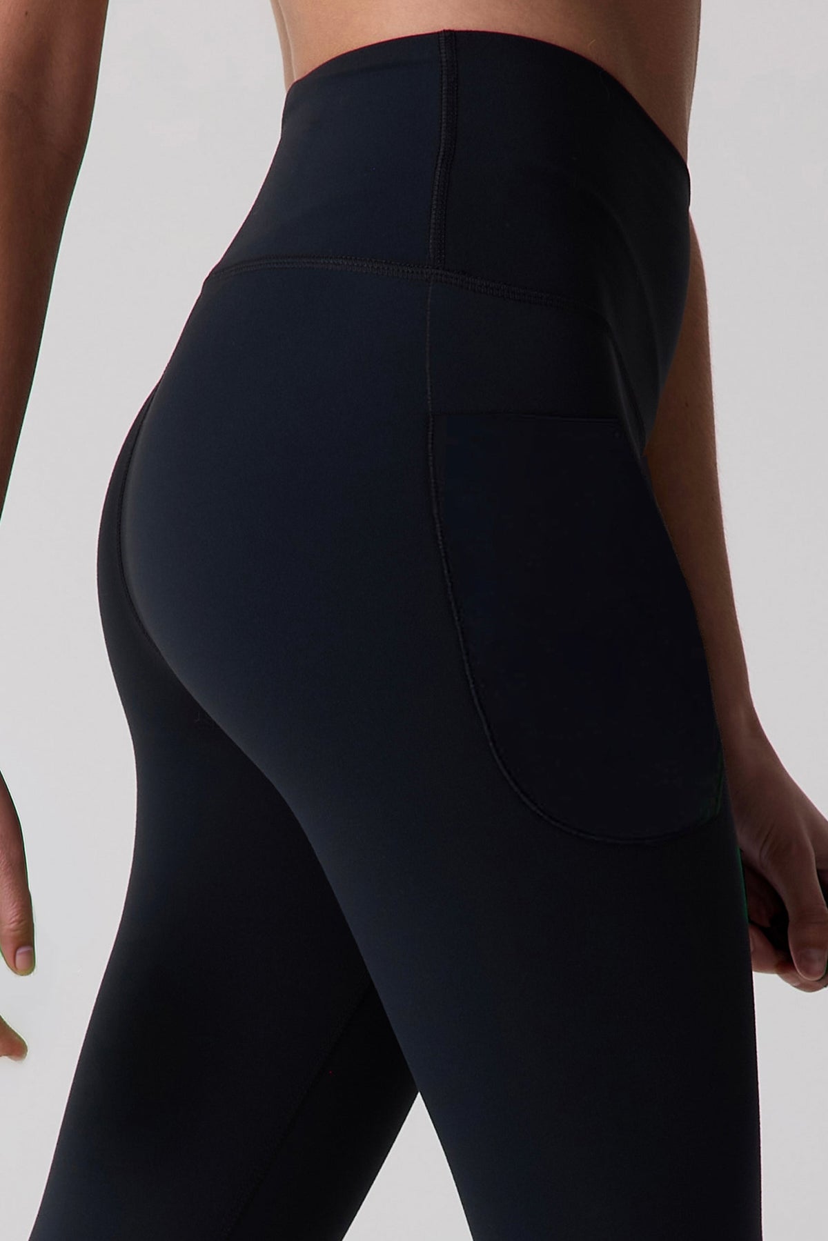 Essentials 7/8 Pocket Leggings